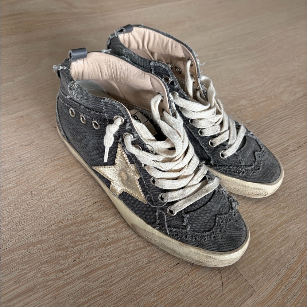 Golden Goose - Hardly Worn Distressed Accents Sneakers - 35